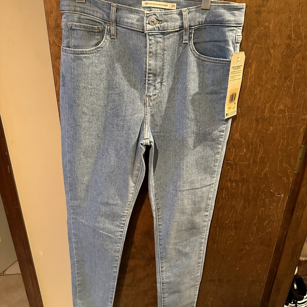 New Women's Levi's Jeans
